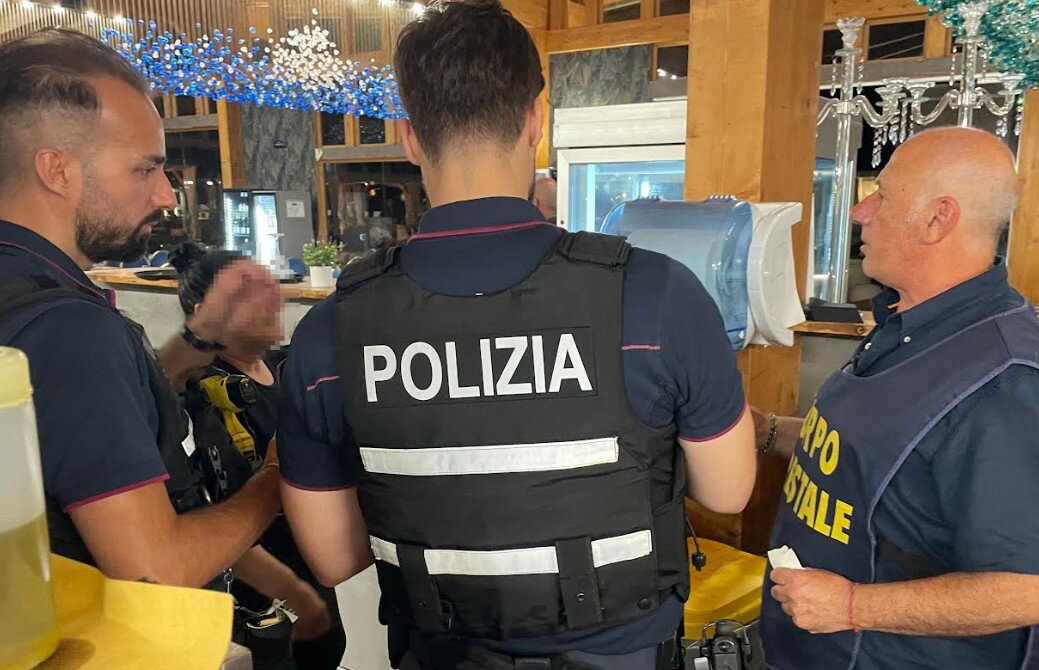 Cibo immangiabile al lido: scattano le multe alla Plaia
