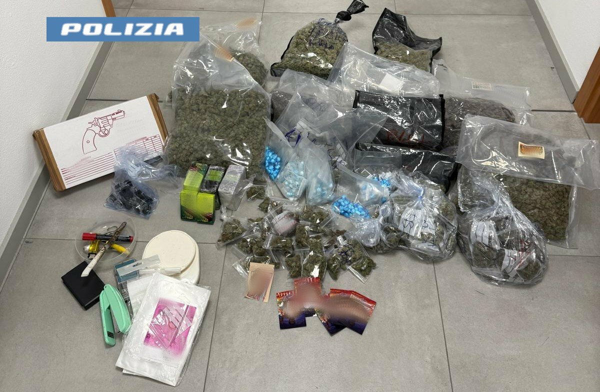 Nella casa di Canalicchio una pistola e 10 kg di droga