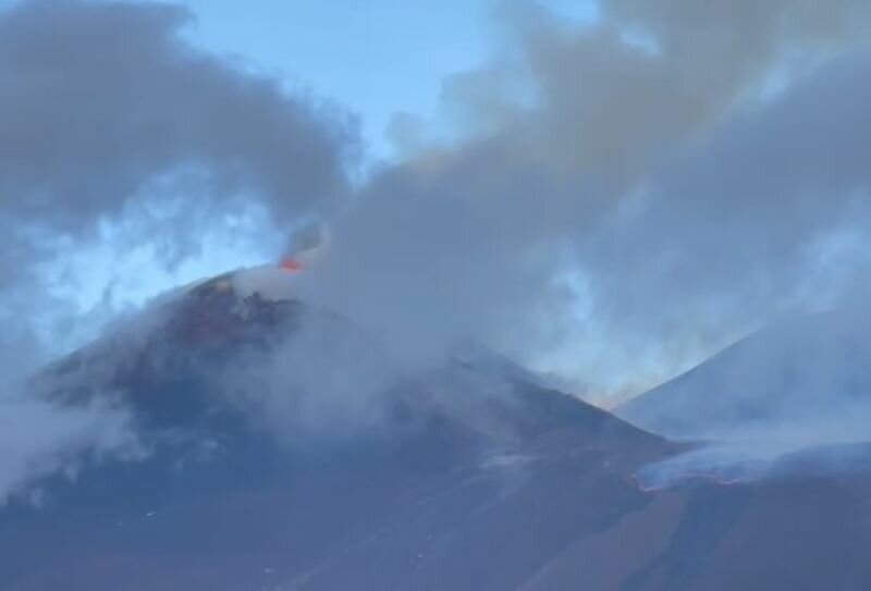 Etna, un'esplosione di energia: le immagini