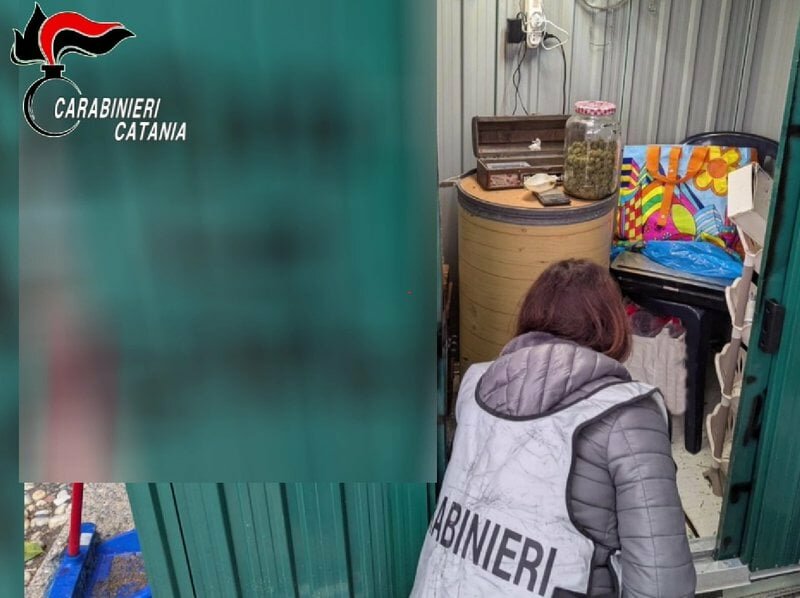 Capanno degli attrezzi usato per vendere droga