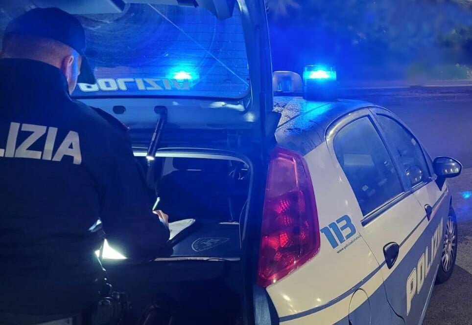 Fratelli di furto sorpresi in via Umberto