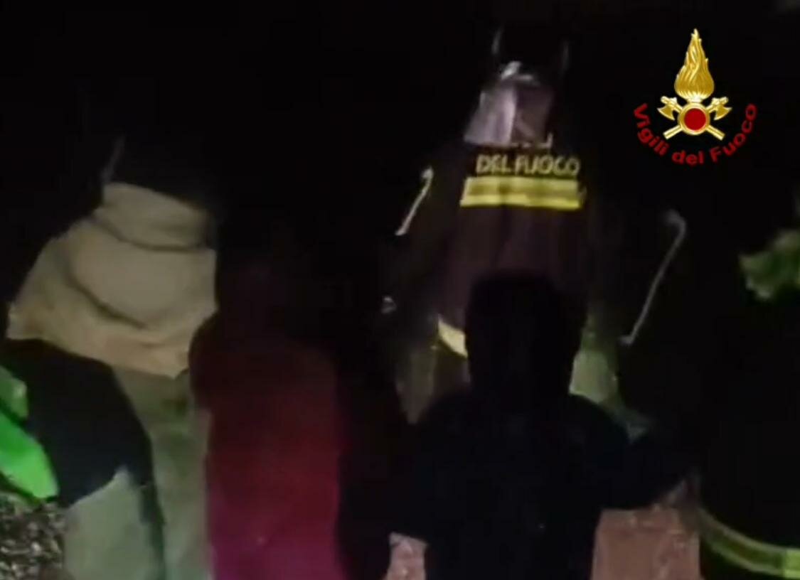 Famiglia catanese impantanata col fuoristrada Famiglia catanese impantanata col fuoristrada