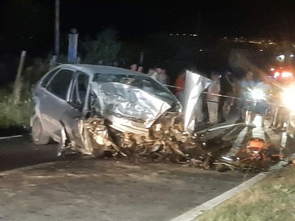Scontro devastante: auto a fuoco, morto guidatore