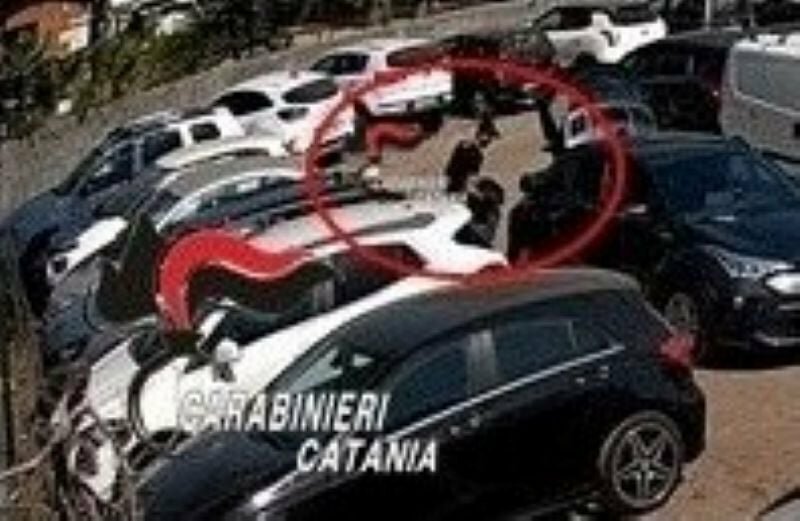 Furto in auto davanti al lido della Plaia