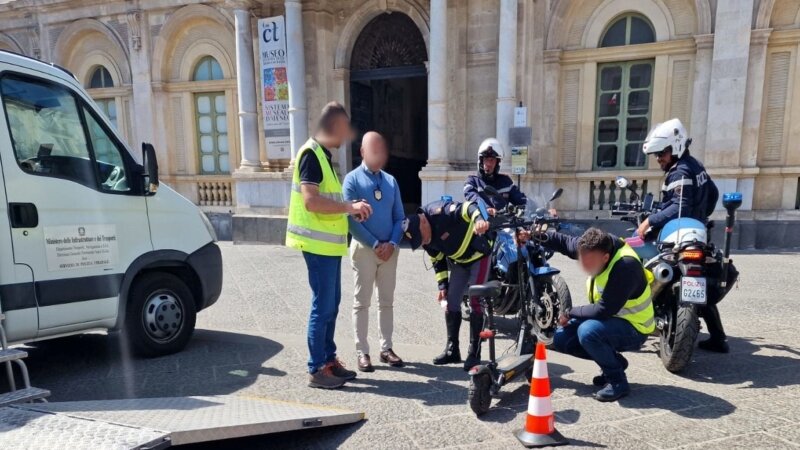 Bici e scooter elettrici 'truccati': multe a Catania