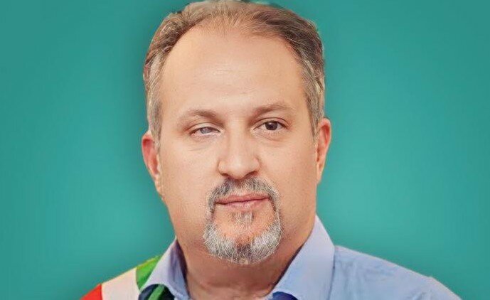 Perseguita il sindaco: stop al dipendente comunale
