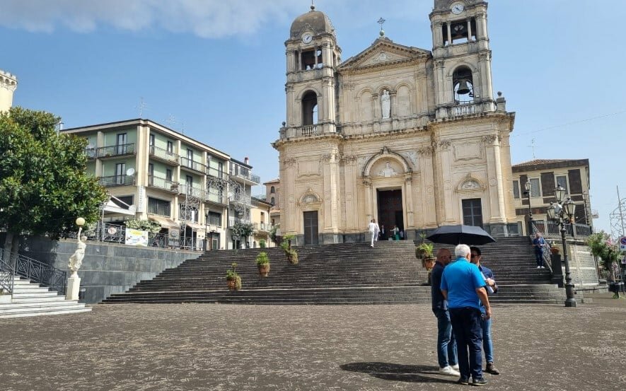 Etna, risveglio coi botti e pioggia di cenere