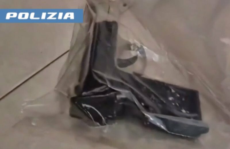 Catania, a 16 anni in giro con la pistola