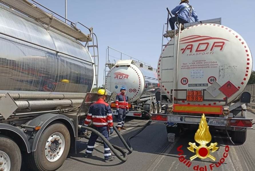 Autocisterna in panne, tangenziale nel caos