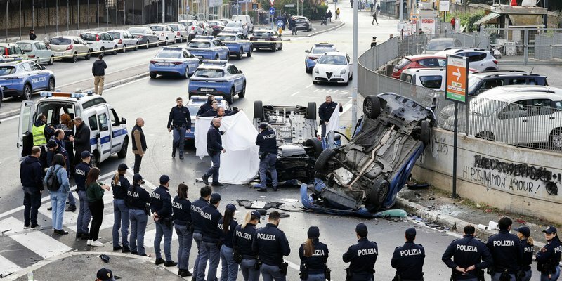 Incidente tra volanti a Roma, muore poliziotto Incidente tra volanti a Roma, muore poliziotto