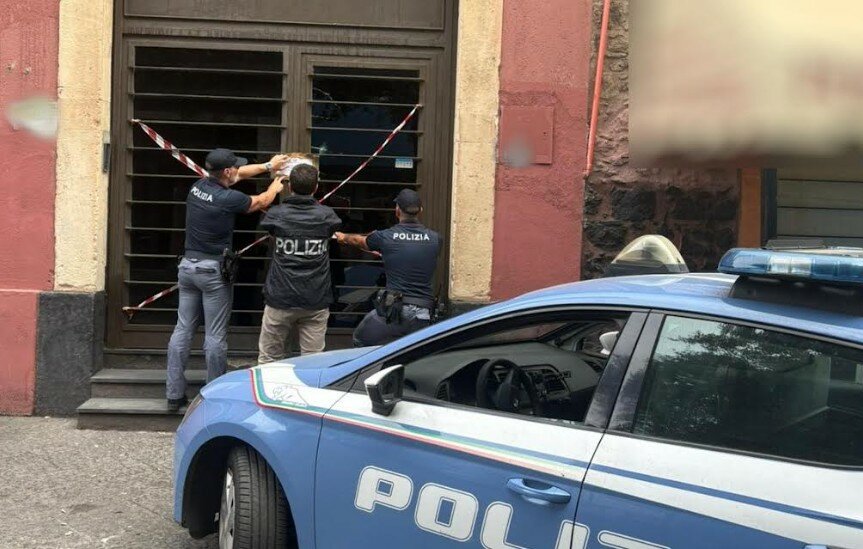 Rissa selvaggia nel locale catanese, ferito da un colpo di pistola Rissa selvaggia nel locale catanese, ferito da un colpo di pistola