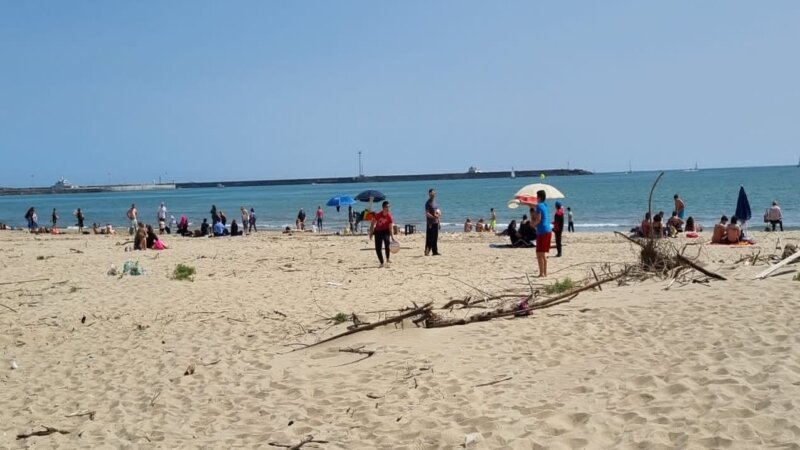 Plaia, tra mare e boschetto