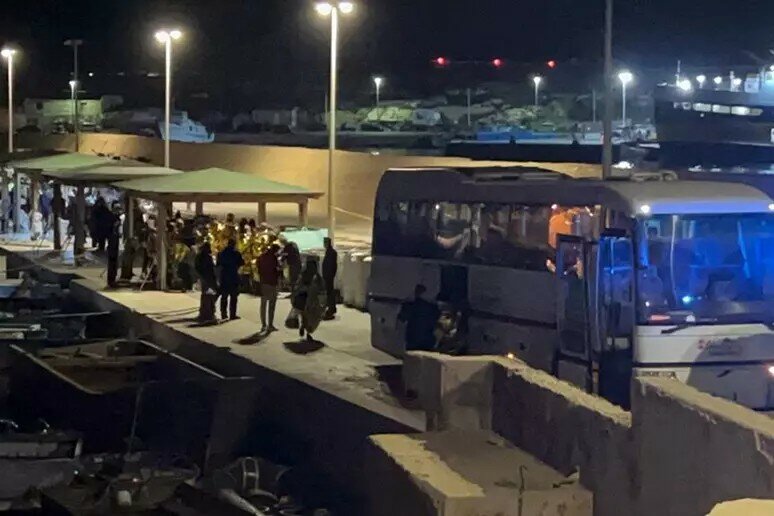 Lampedusa, neonata muore per il freddo