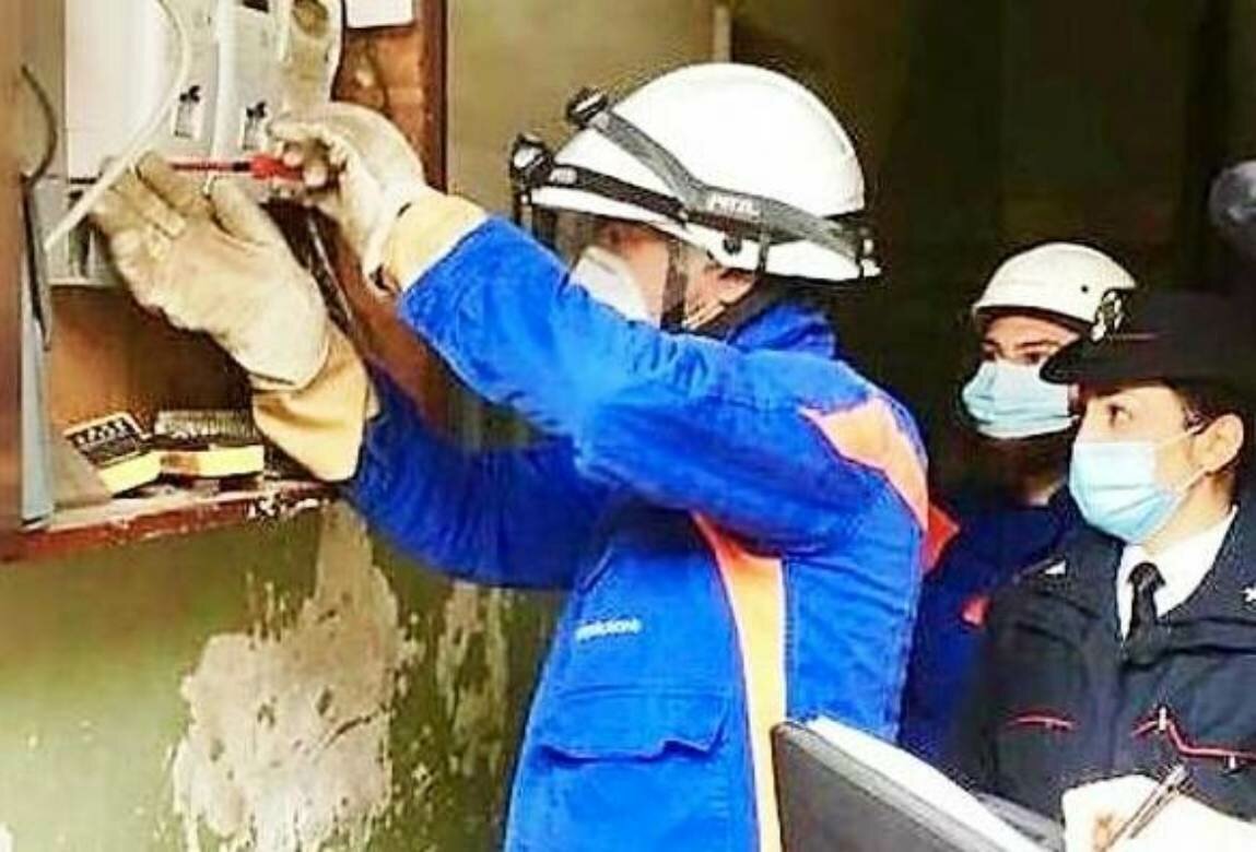 Risparmi in bolletta con il contatore manomesso