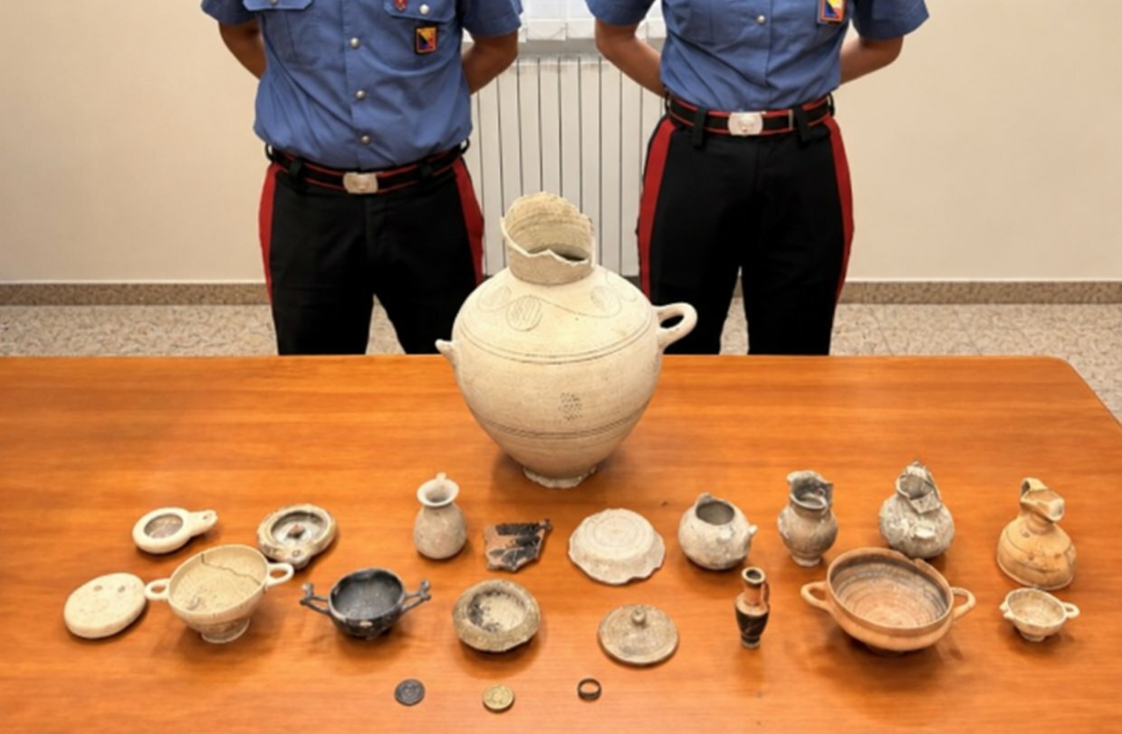Reperti archeologici nel garage dell'anziana