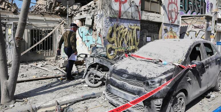 Israele: 38 italiani chiusi in albergo