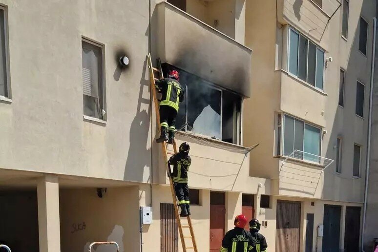 Esplosione in una veranda: grave un anziano e 4 bimbi intossicati Esplosione in una veranda: grave un anziano e 4 bimbi intossicati