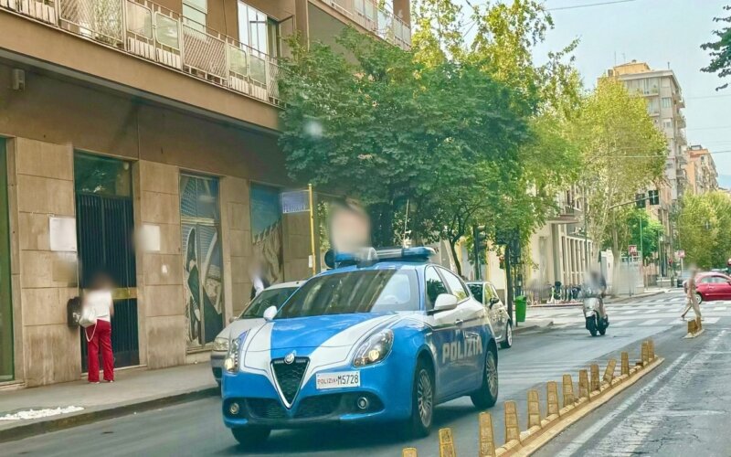 Pretende soldi e aggredisce promotore finanziario