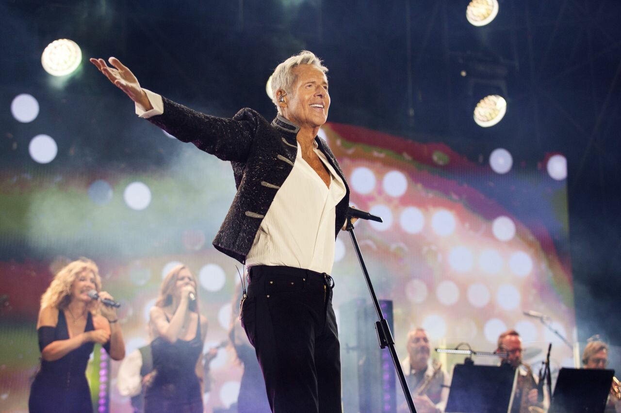 Baglioni ha la polmonite, tour rimandato di un anno