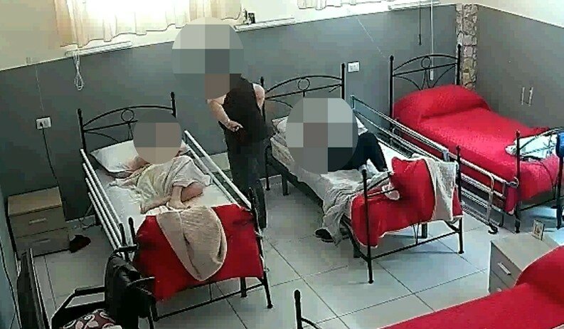 La villa non era proprio Serena: anziani umiliati