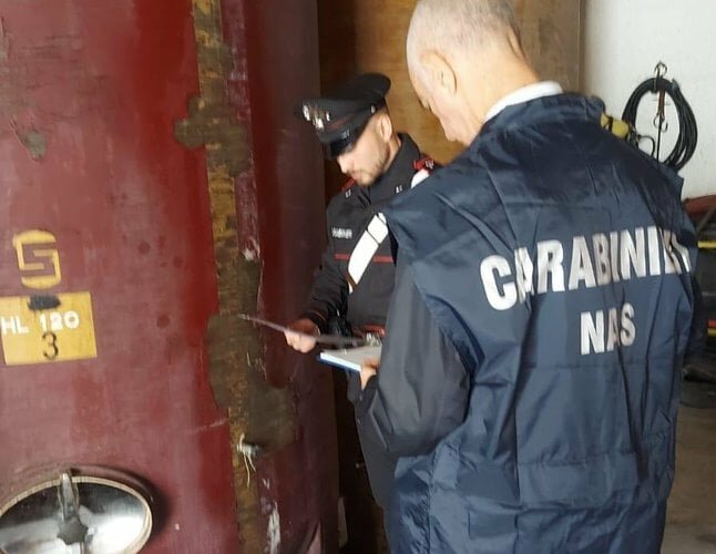 Azienda vitivinicola abusiva: sequestro e multa Azienda vitivinicola abusiva: sequestro e multa