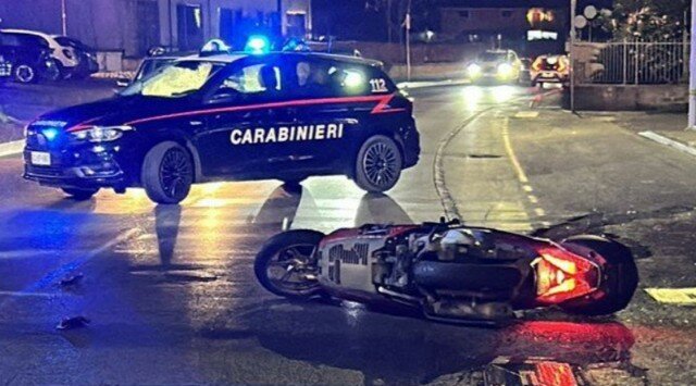 Catania: rubano scooter al centro commerciale, scatta l'inseguimento