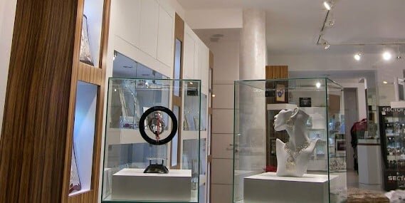 Rapina da film in gioielleria: presi