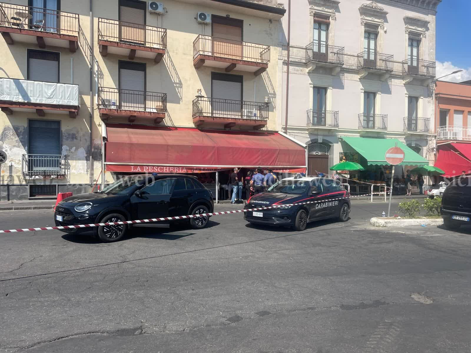 Pretende denaro dal fratello e al rifiuto lo uccide con la mannaia Pretende denaro dal fratello e al rifiuto lo uccide con la mannaia