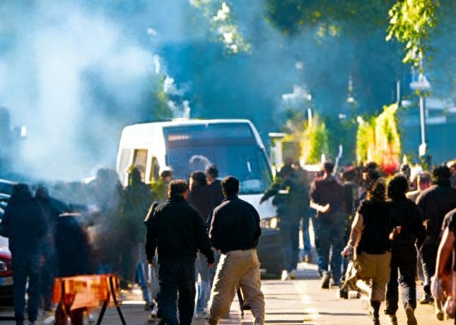 Guerriglia urbana a Lecco, sanzioni immediate Guerriglia urbana a Lecco, sanzioni immediate