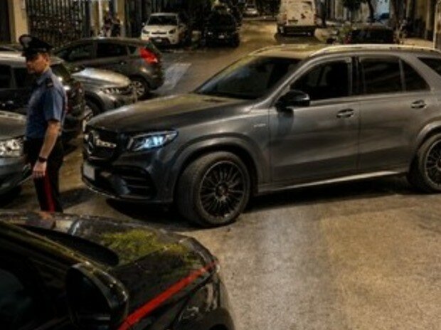 Sedicenne ruba un suv e scatena il caos al centro di Catania