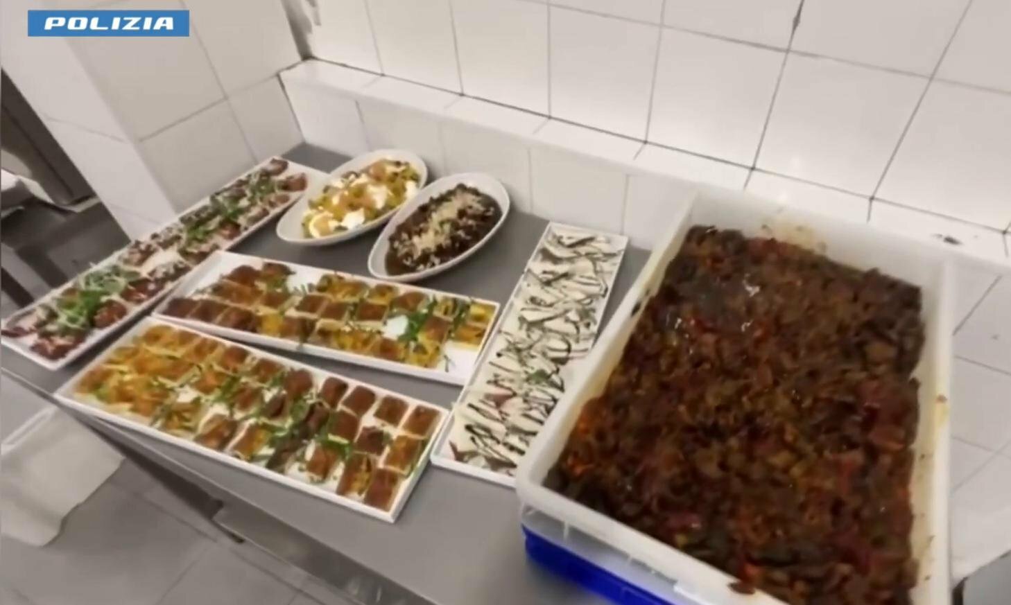 Nel ristorante del porto distrutti 80 kg di alimenti