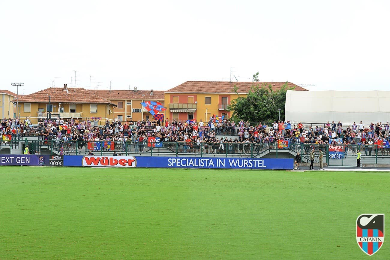 Incidente allo stadio: tifoso del Catania perde un dito