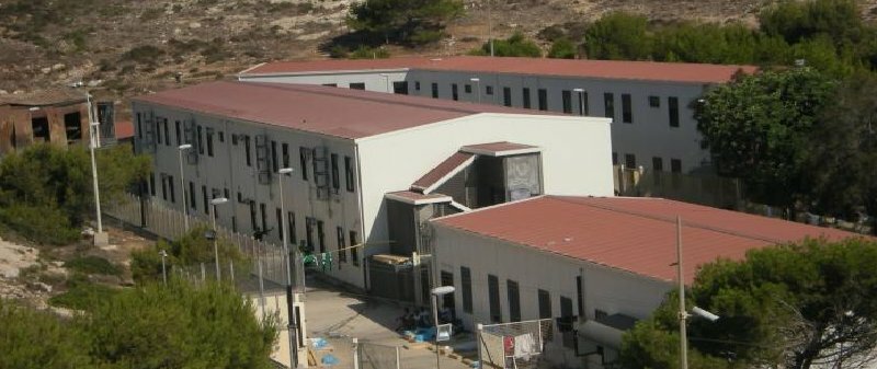 Arrivi, partenze e Covid a Lampedusa