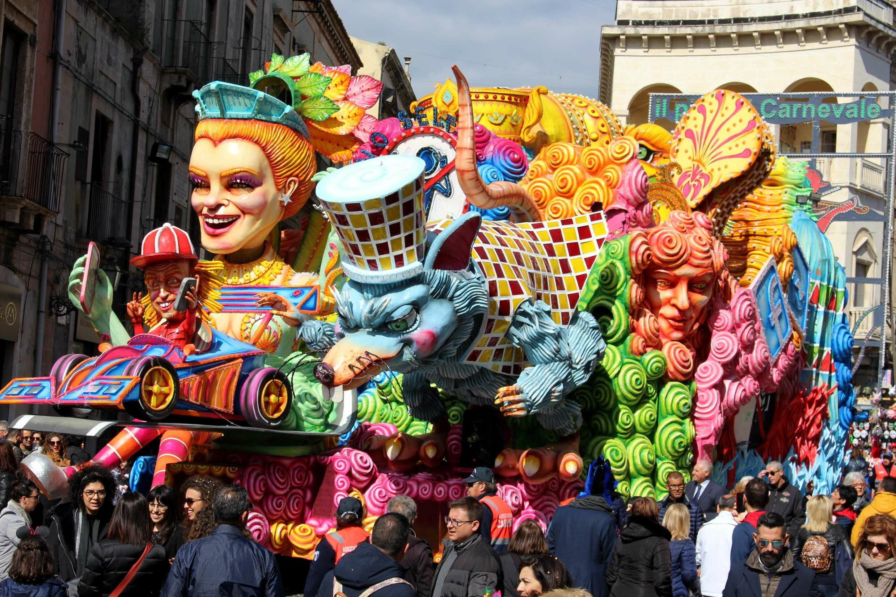 Carnevale di Acireale rinviato ad aprile