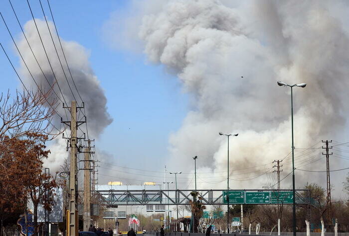 Teheran bersagliata nella notte. Meloni: 