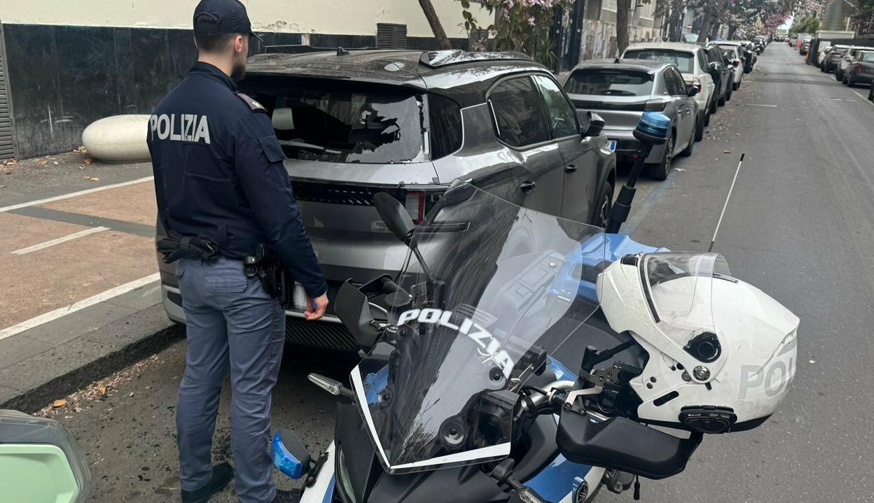 Catania, bloccato lo 'spaccavetri'