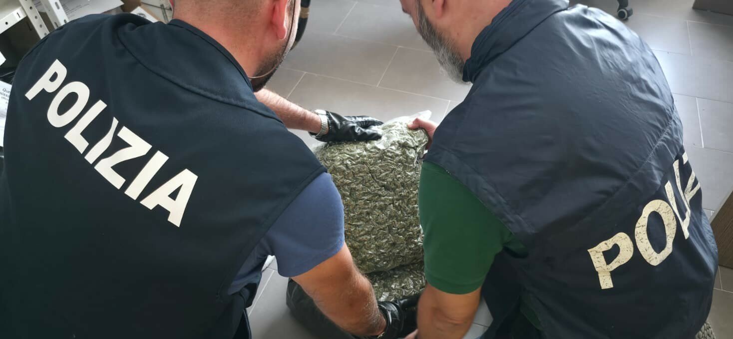 Caltagirone: chili di droga in garage, arrestato Caltagirone: chili di droga in garage, arrestato