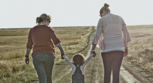 Un bimbo e 2 madri: prima volta nel registro del Comune di Misterbianco