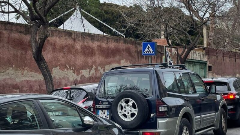 Hub Palermo, tutti in coda per i tamponi