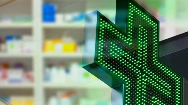 Rapinava le farmacie con un foglio di carta