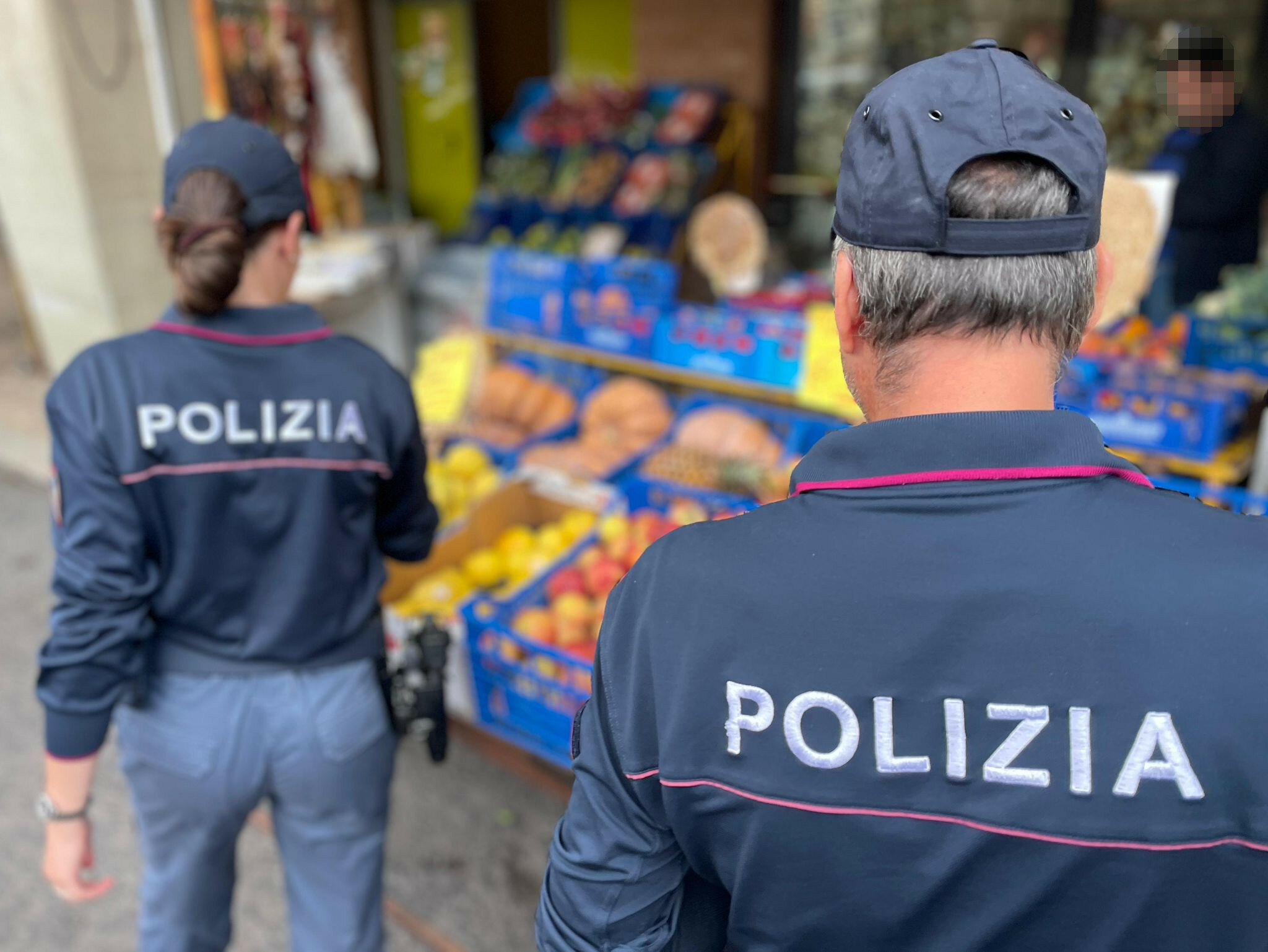 frutta-polizia.jpeg
