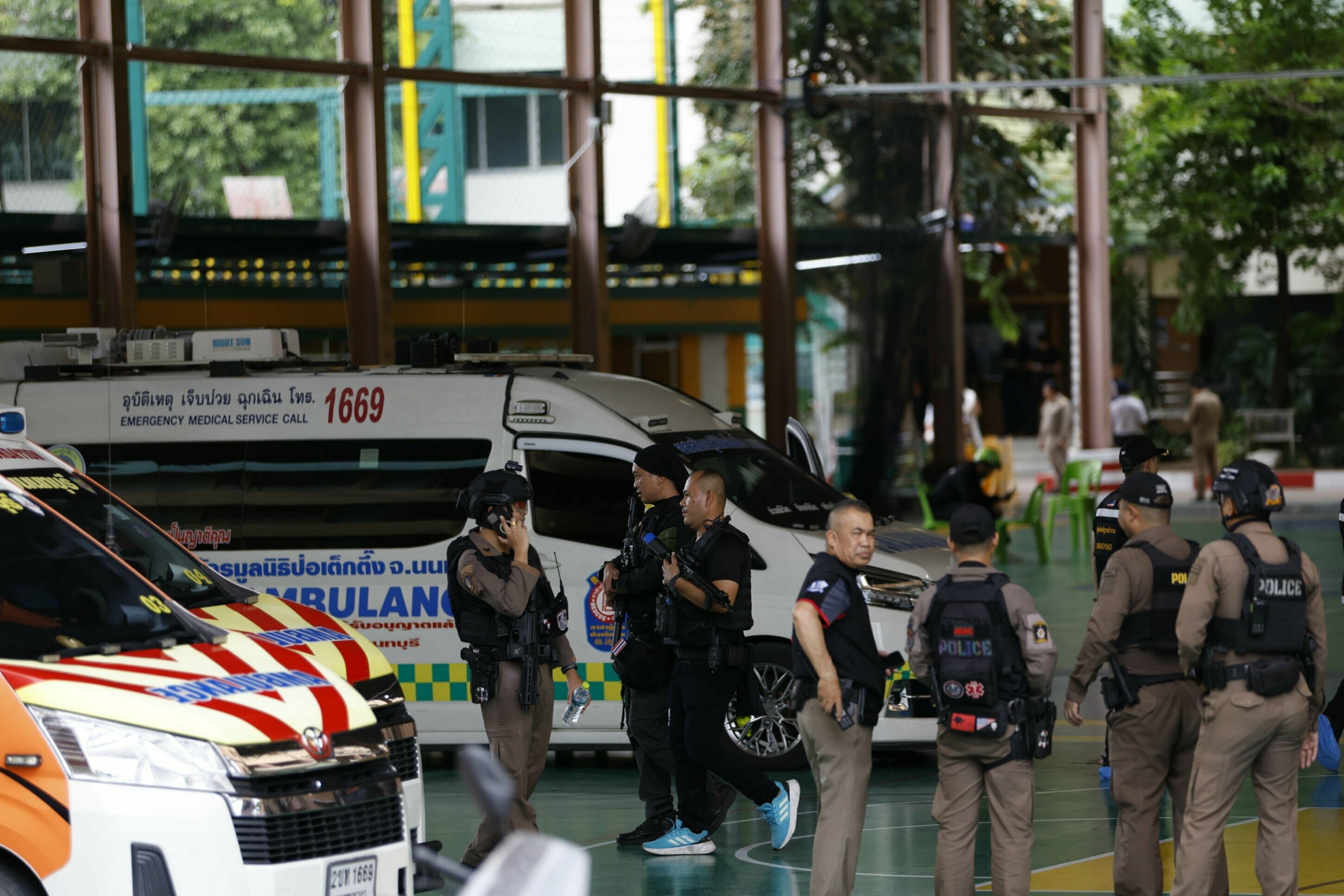 Sparatoria a scuola, studente uccide 8 persone
