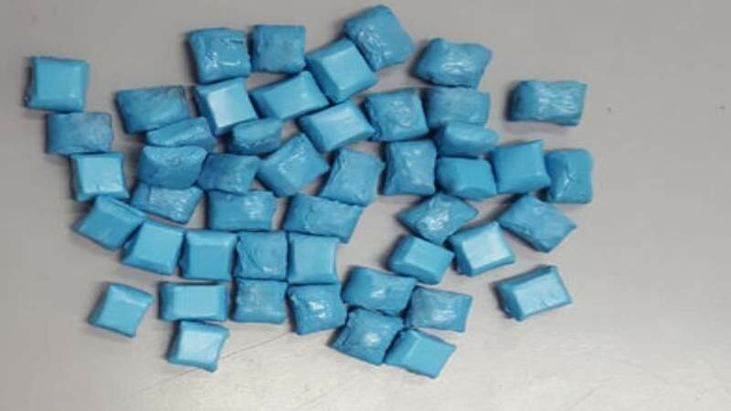 Picchia madre e fratello disabile per dose di crack