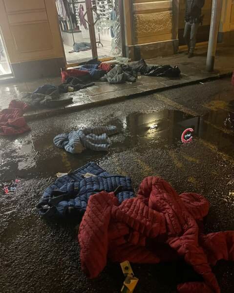 Spaccata per rubare giubbotti