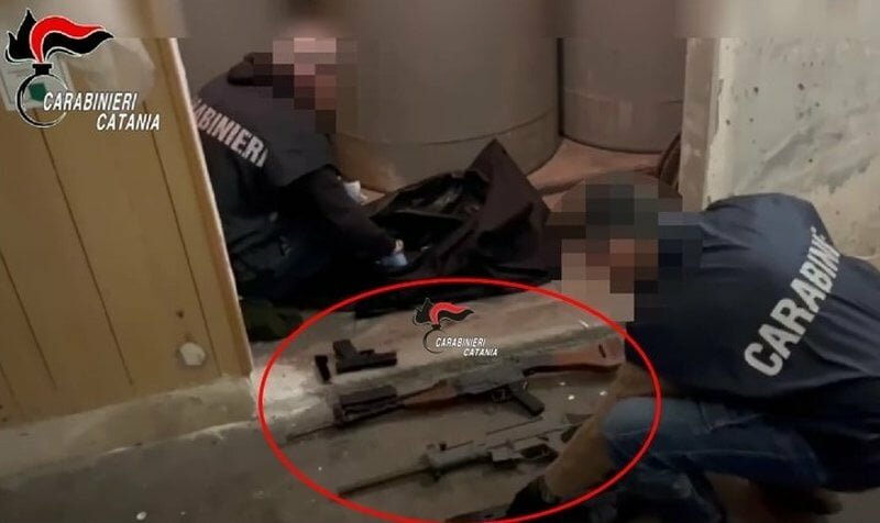 Armi da guerra nel garage di San Cristoforo