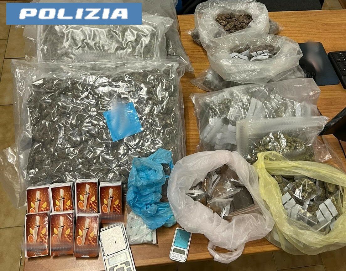 Nella casa di Picanello droga nascosta nell'armadio e nel soppalco