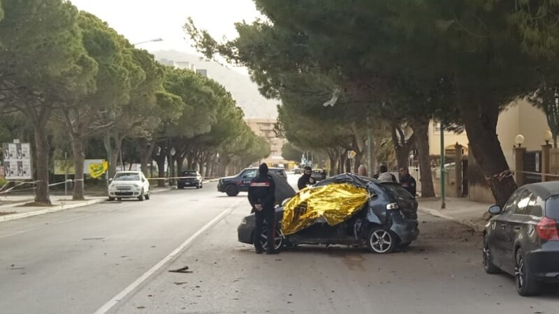 Auto contro albero: muore una 23enne