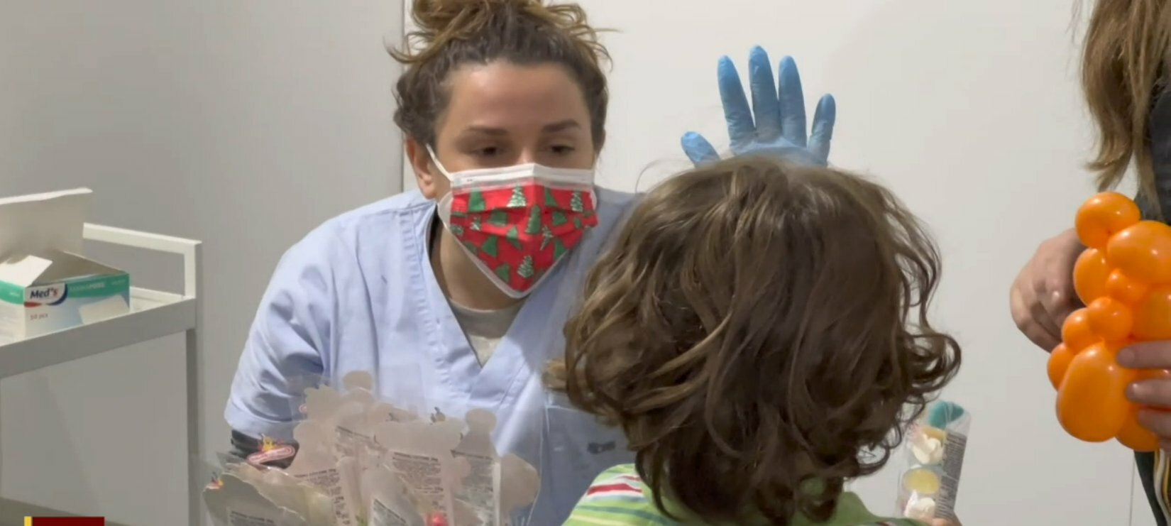 Vaccinazioni agli under 12 tra palloncini e cartoni