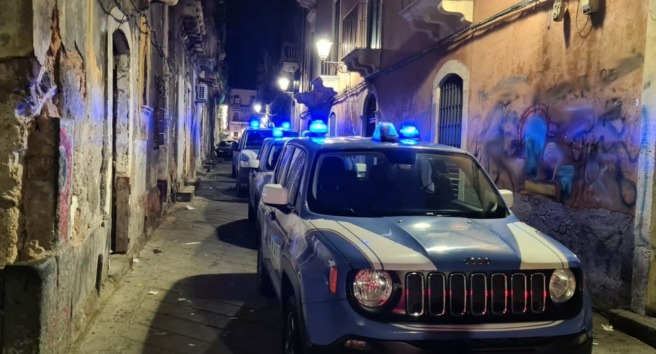 A San Berillo la droga nascosta dentro i muri