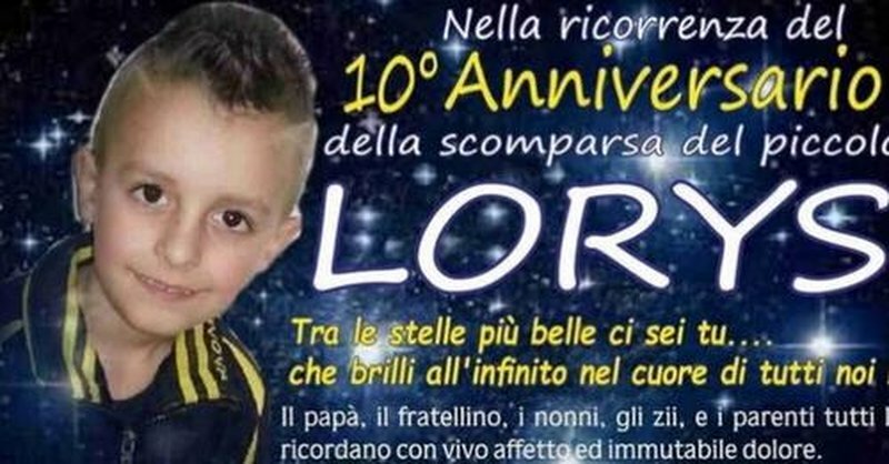 Dieci anni senza Lorys, manifesti e messa